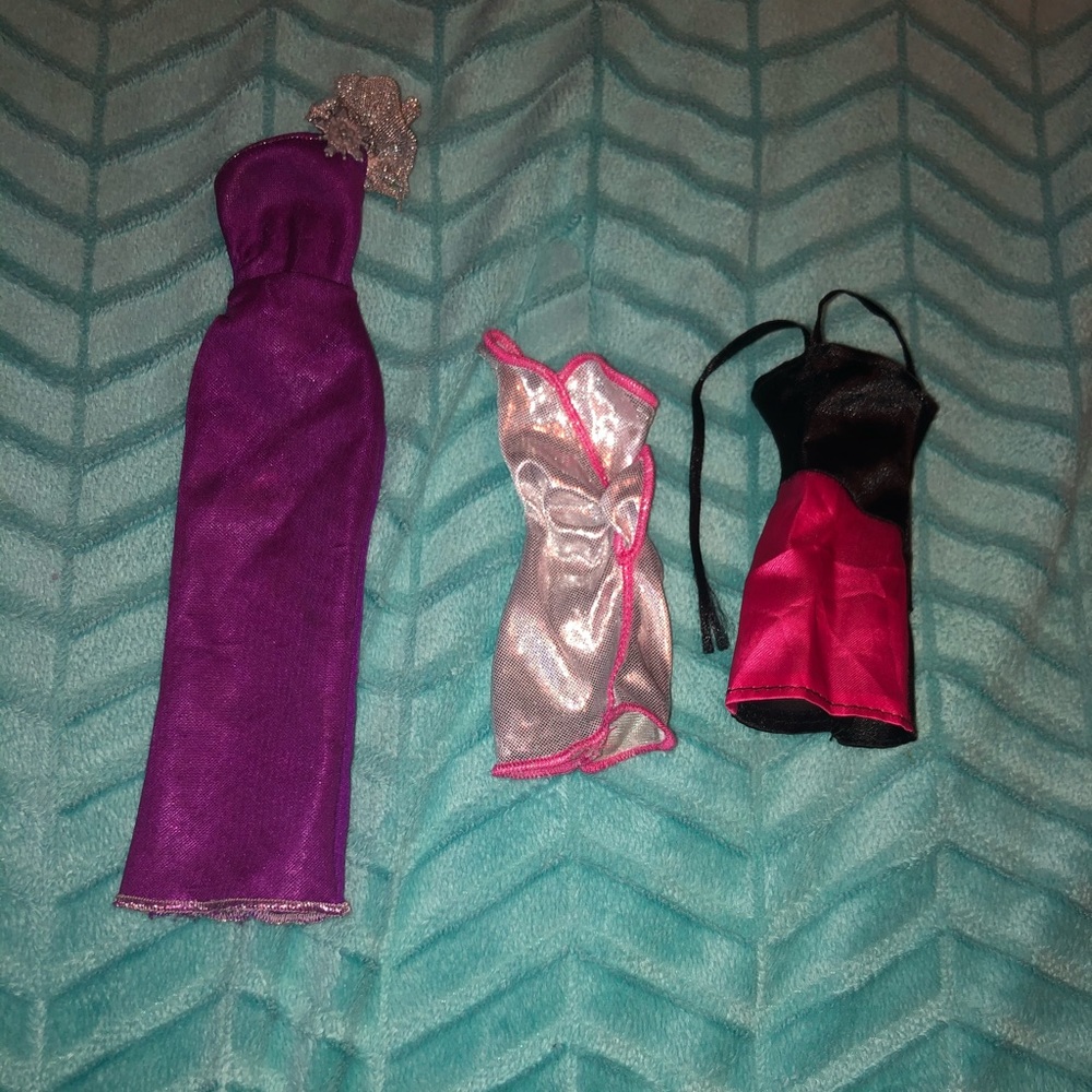 Clothes for Barbies!!